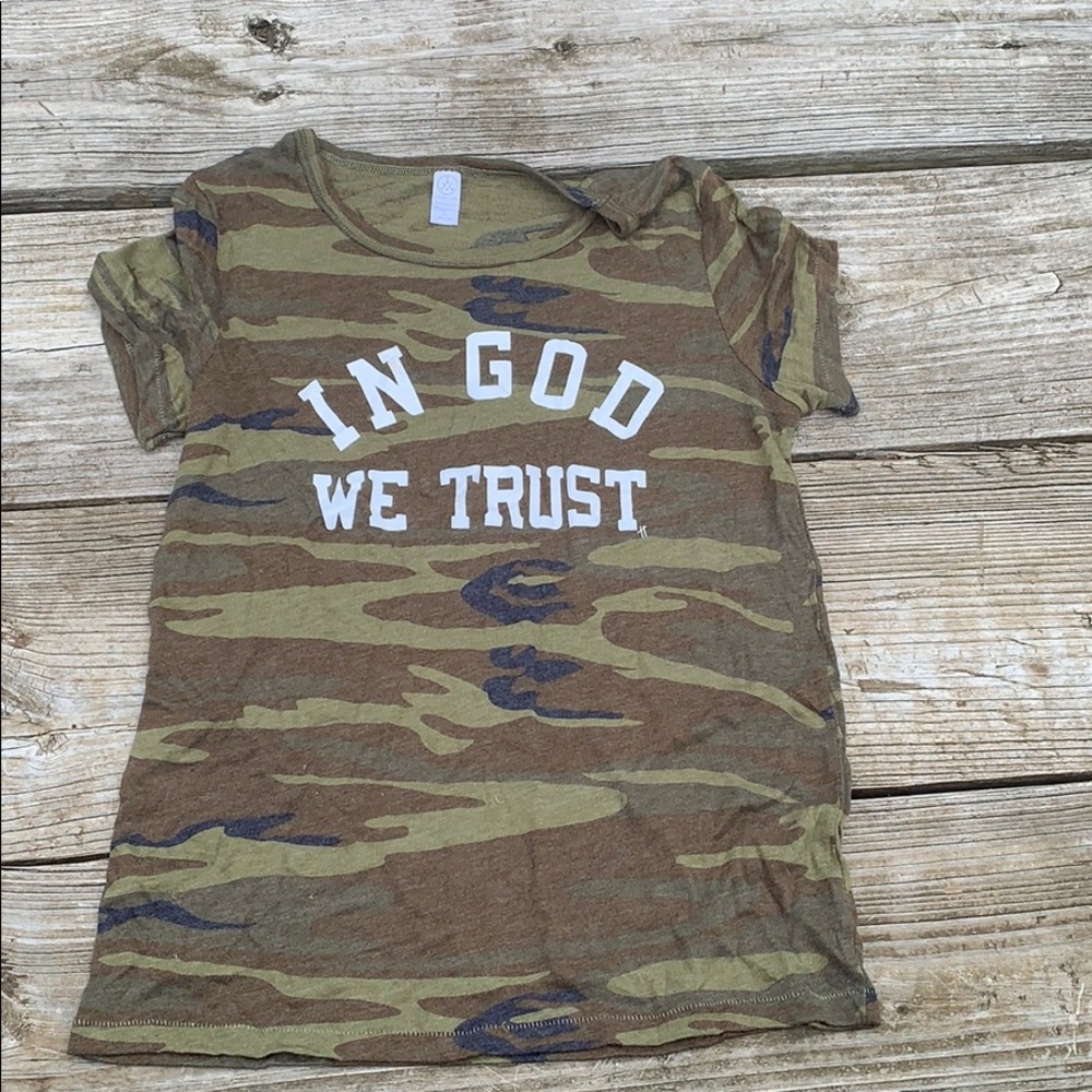 Camo t-shirt size large